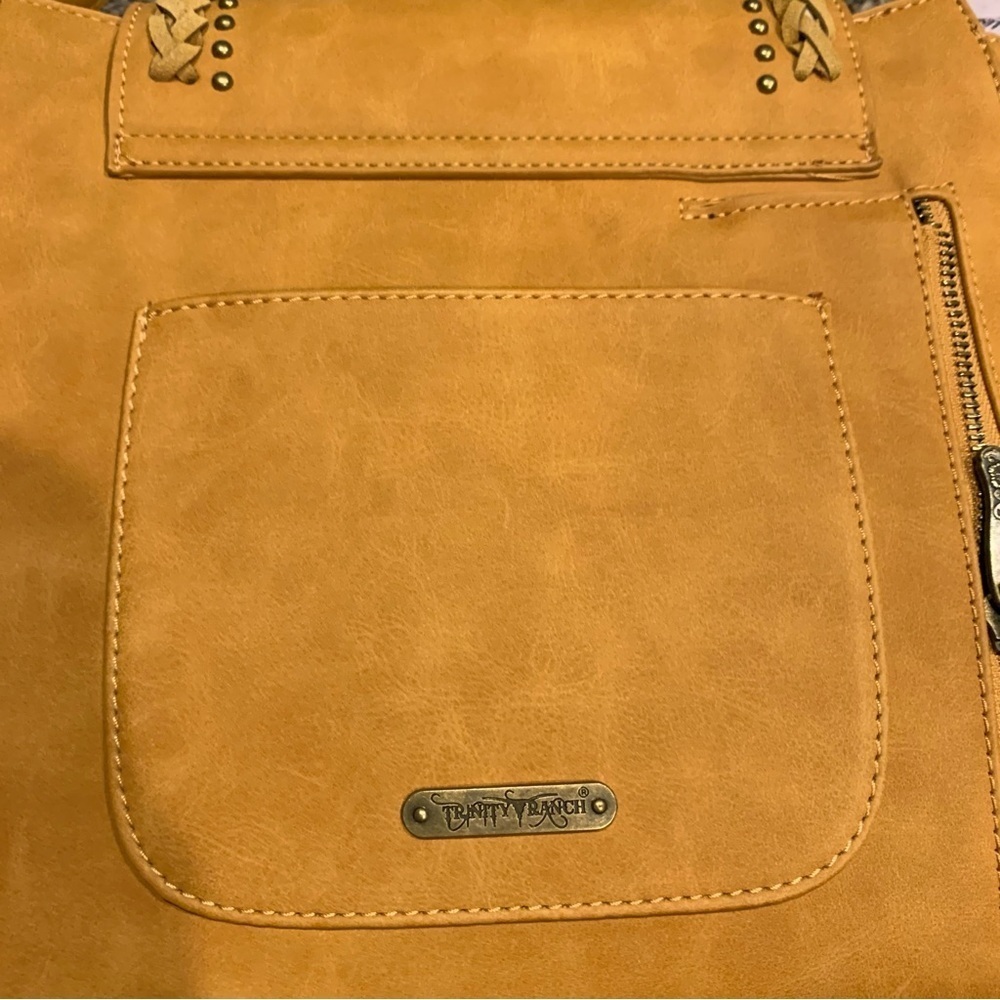 Women’s Trinity Ranch Leather Purse - Picture 13 of 16